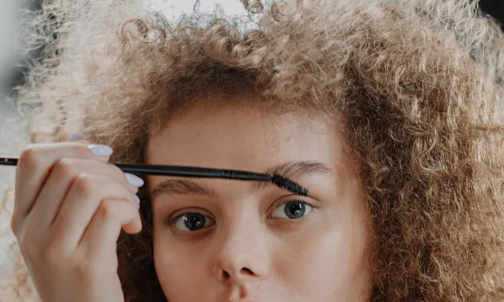 Hanki paksut kulmakarvat: Näin