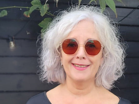 « La zone dégarnie a disparu. Même ma coiffeuse ne la voit plus. » – Mirjam