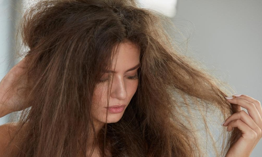 Cosa fare per i capelli crespi?