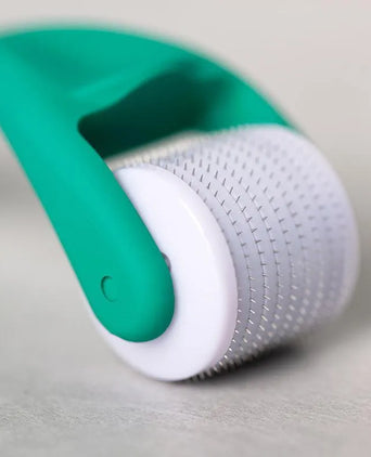 Neofollics scalp roller (0.3 mm) - Hair Growth Specialist